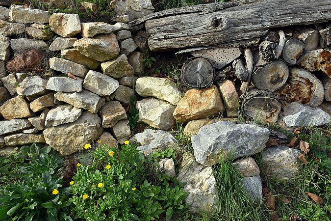 Umweltlotterie: Eine Reptilienburg für Schlangen, Eidechsen, Wildbienen, Spinnen, Wiesel, Spitzmäuse und Molche